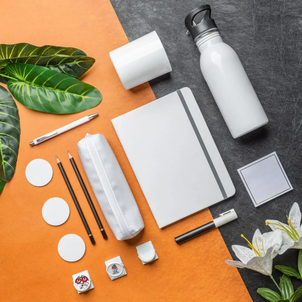 Objets publicitaires sur un bureau