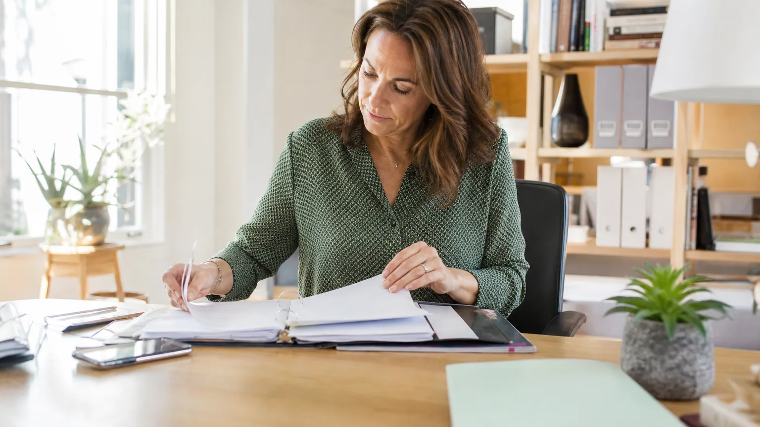 Gérante de TPE classant les demandes de dispense de mutuelle de ses salariés